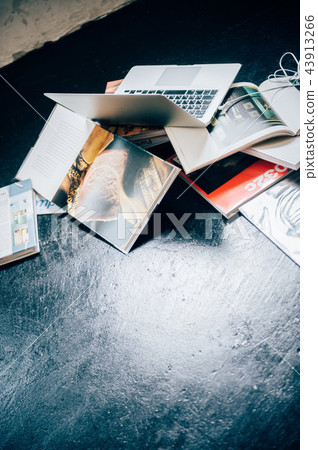 一本凌亂的書 一本凌亂的書 43913266