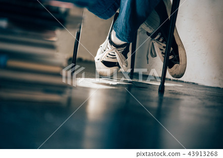 男人的腳在讀書 43913268