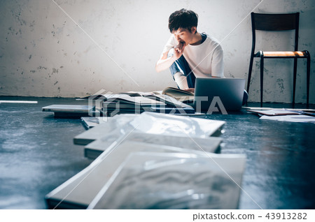 男性進入電腦 男性進入電腦 43913282
