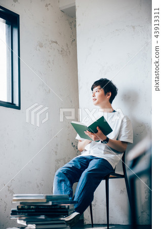 一個人讀一本書 43913311