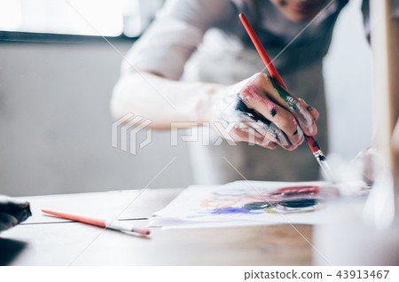 Male hand drawing a picture Male hand drawing a picture 43913467
