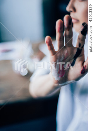 畫圖片的男性手 43913529