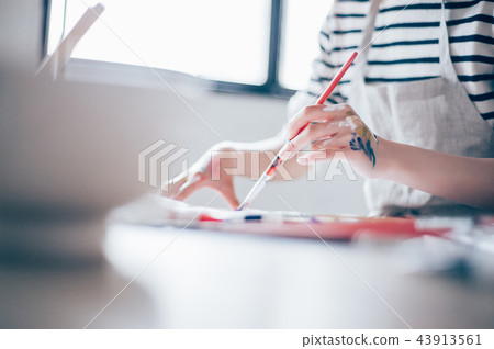 畫圖片的女性手 43913561