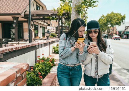girls discussing something on the phone 43916461