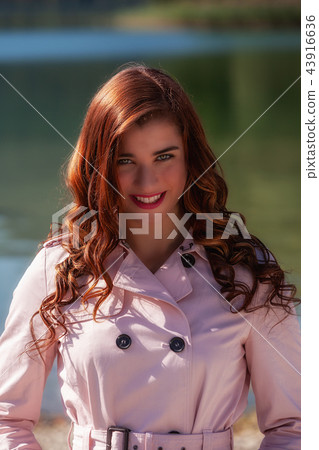 Beautiful young woman 43916636