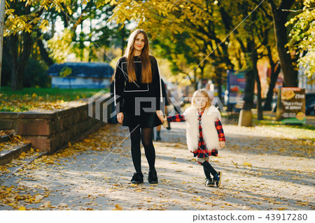 mother with daughter mother with daughter 43917280