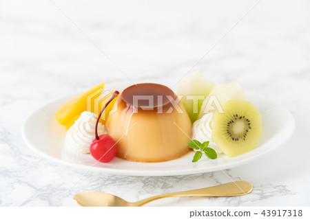 Pudding a la mode Pudding a la mode 43917318