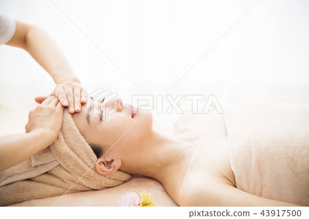 Esthetic Massage Woman Beauty Beauty Beauty Salon Esthetic Massage Woman Beauty Beauty Beauty Salon 43917500