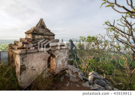 A pagoda on the top of Khao Nor at Nakhon Sawan A pagoda on the top of Khao Nor at Nakhon Sawan 43919911
