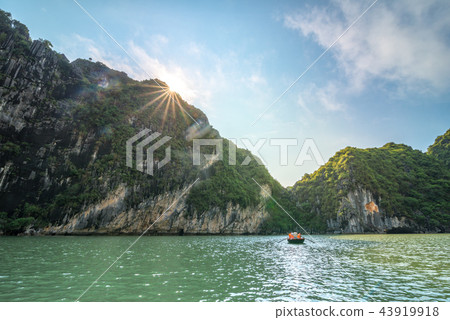 Beautiful landscape of Halong Bay with sunshine 43919918