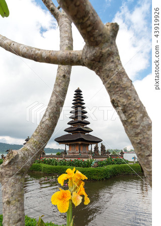 Pura Ulun Danu temple on a lake Beratan 43919926