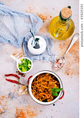 fried cabbage 43920191