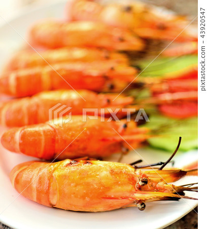grilled shrimps 43920547