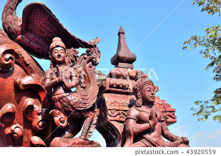 wooden sculpture 43920559