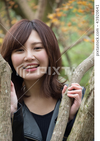 Woman over the tree Woman over the tree 43920641