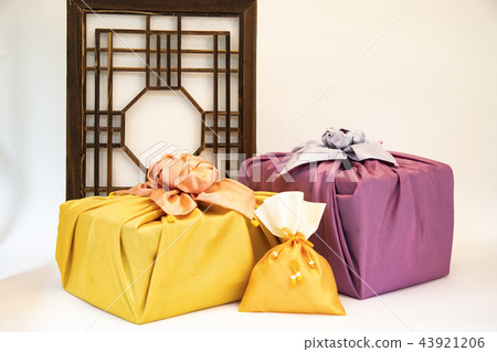 A holiday gift wrapping A holiday gift wrapping 43921206