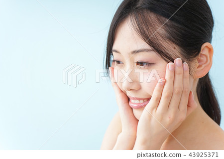 Young woman doing cleansing Young woman doing cleansing 43925371
