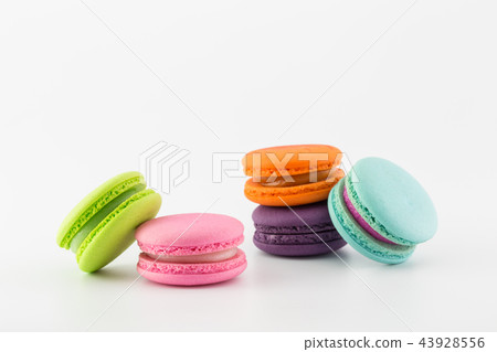 macaroon isolated on white background macaroon isolated on white background 43928556