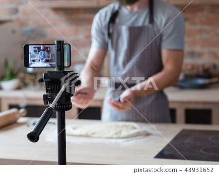 technology video shoot phone camera food blogger technology video shoot phone camera food blogger 43931652