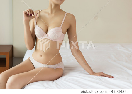 Young woman model in Lingerie 43934853