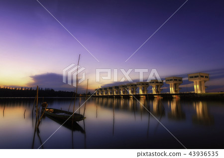 boat and dam 43936535