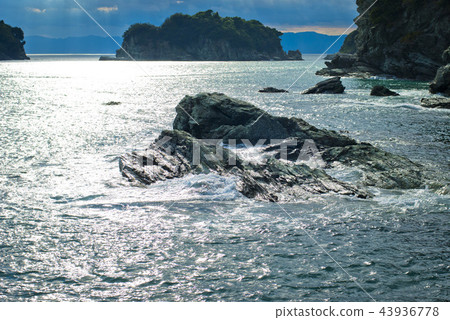 從Saigazaki漁港看到的海和雙島 43936778