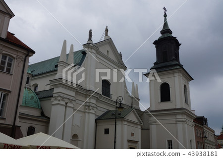 Cityscape of Warsaw Old Town, Poland 43938181