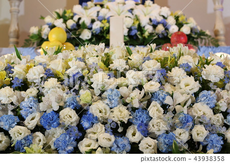 Flower altar 43938358
