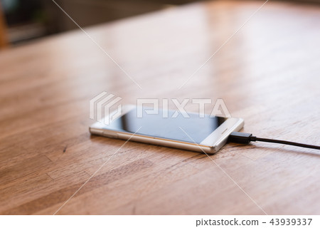 smart phone charging 43939337