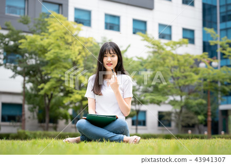 大學生校園年輕女性女性 43941307