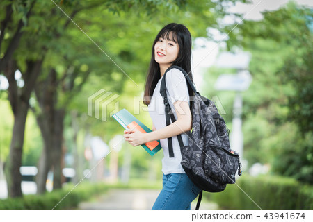 大學生校園年輕女性女人 43941674