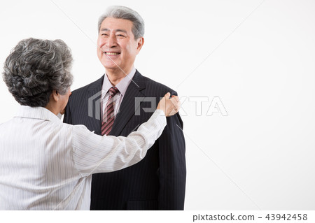 Senior men and women, senior citizens, portraits Senior men and women, senior citizens, portraits 43942458