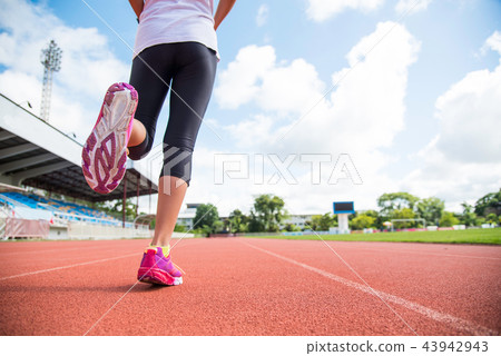 The runners are jogging in the morning  43942943