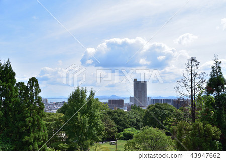 從王子公園看到的大津京和琵琶湖的景觀 從王子公園看到的大津京和琵琶湖的景觀 43947662