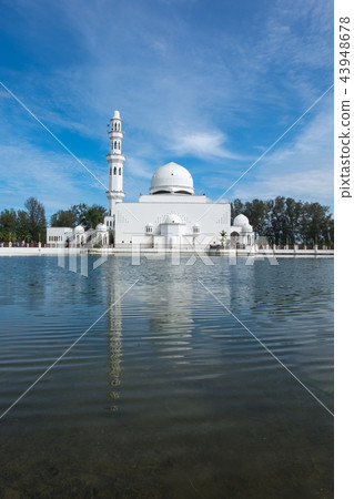 The beautiful nature and reflection mosque The beautiful nature and reflection mosque 43948678
