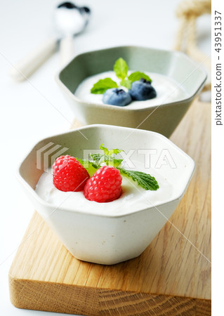 Morning yogurt and fruits 43951337