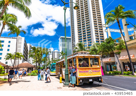 << Hawaii >> Trolley bus of Waikiki Kalakaua Road 43953465