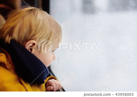 Little boy looking out of the window of train Little boy looking out of the window of train 43956003