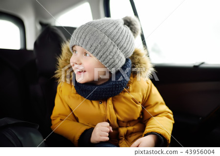 little boy sitting in car seat during roadtrip little boy sitting in car seat during roadtrip 43956004