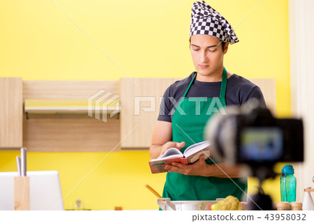 Young chef blogger explaining food preparation   43958032