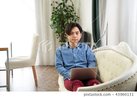 便攜式計算機和男性 便攜式計算機和男性 43960131