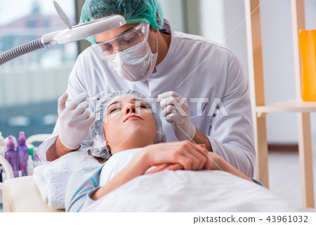 Woman visiting doctor for plastic surgery 43961032