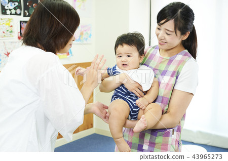 0-year-old child care 0-year-old child care 43965273