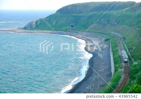 Gonosen local trains that run along the coastline Gonosen local trains that run along the coastline 43965542