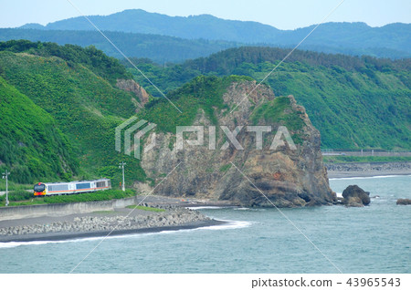 Gonosen Resort Shirakami Kamagage formation running along the coastline Gonosen Resort Shirakami Kamagage formation running along the coastline 43965543
