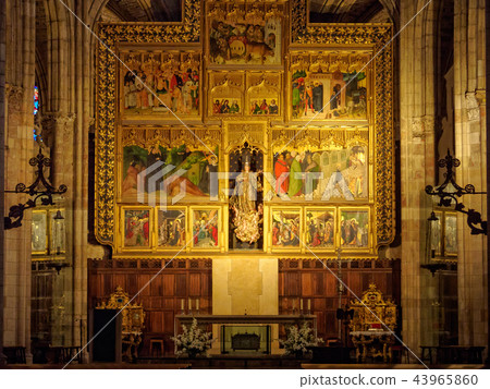 Main altar of the Cathedral - Leon 43965860