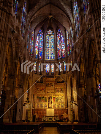Main altar in the semicircular apse - Leon 43965862
