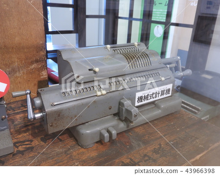 Retro hand turning calculator 43966398