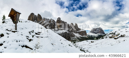 Mountains snowy landscape seen from Gardena Pass 43966621