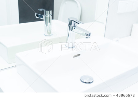 Iron tap with running water 43966678